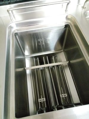 Chips crujientes y consistentes hechos fáciles con nuestra máquina de freír papas multipropósito