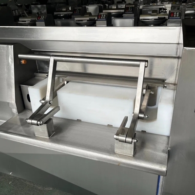 Decorador de carne congelada 3D automático industrial 500kg 3kw Diseño de bajo ruido para corte estable