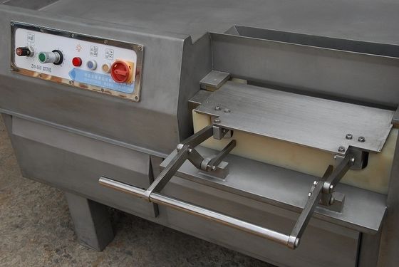 Cortador de cubo de carne de control automático para procesamiento térmico 1480x800x980mm