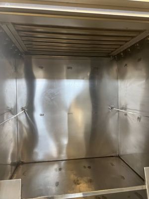 Tamaño del motor principal mm 1700*1150*1870 Estufas para fumar carne personalizadas para uso comercial