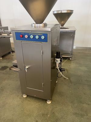 Máquina de embalaje de salchichas de fácil mantenimiento con función de volumen de salchicha de 60L Hopper